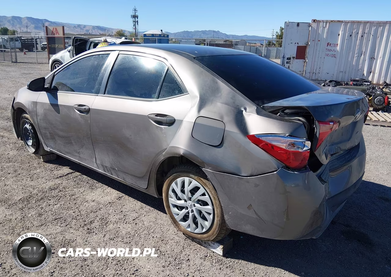 2017 Toyota Corolla Le VIN:5YFBURHEXHP732820 - 3