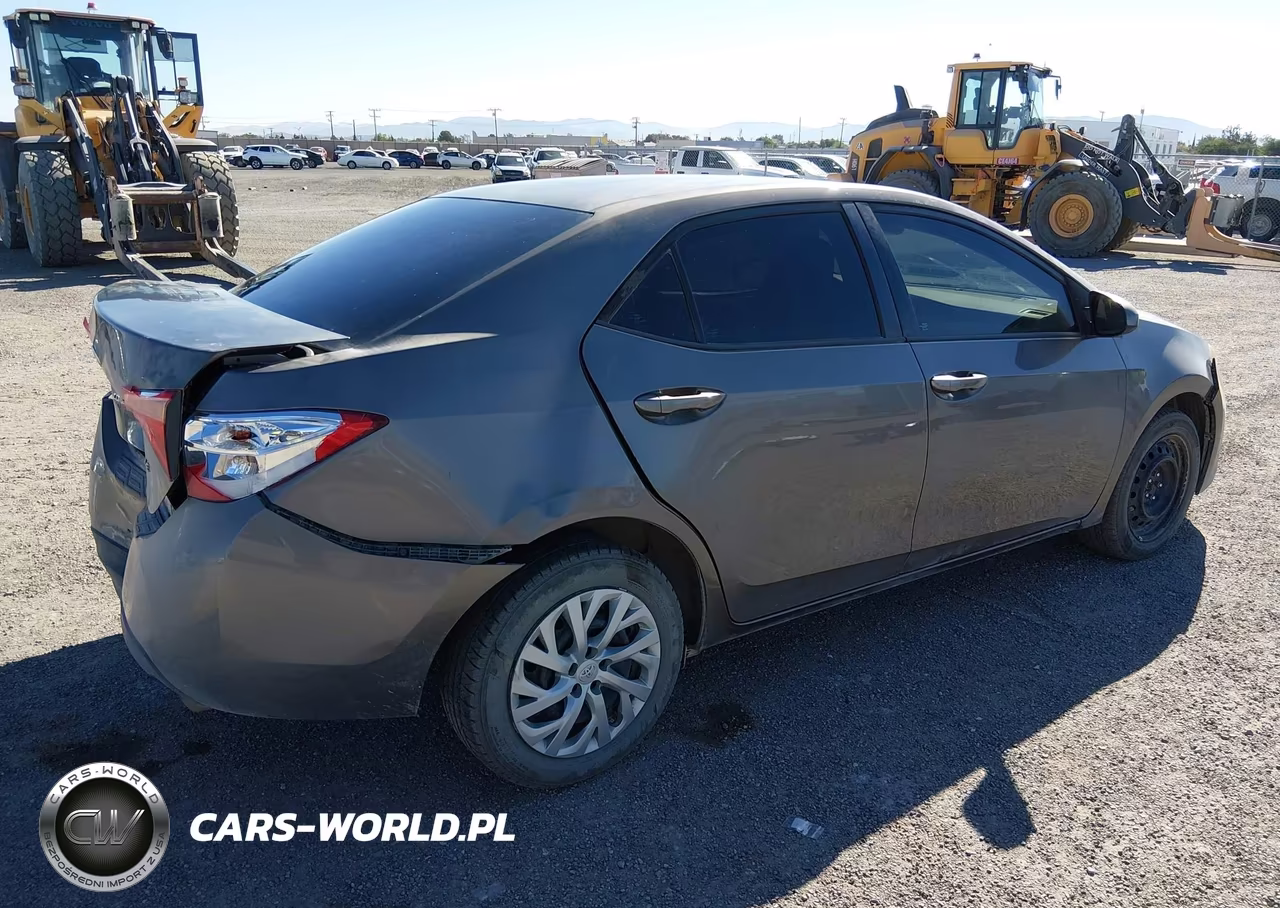 2017 Toyota Corolla Le VIN:5YFBURHEXHP732820 - 4