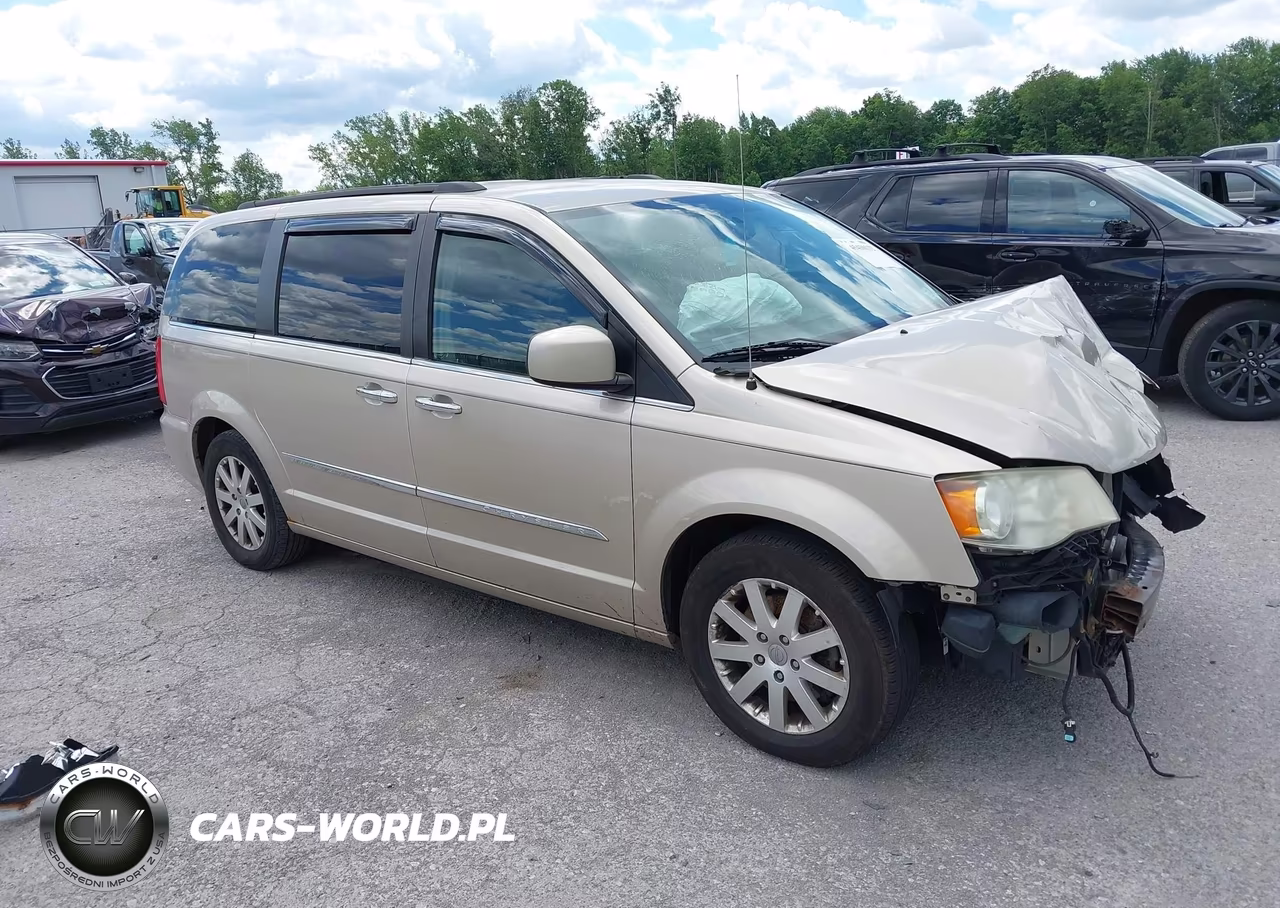 2015 Chrysler Town & Country Touring – zdjęcie 1 z 16