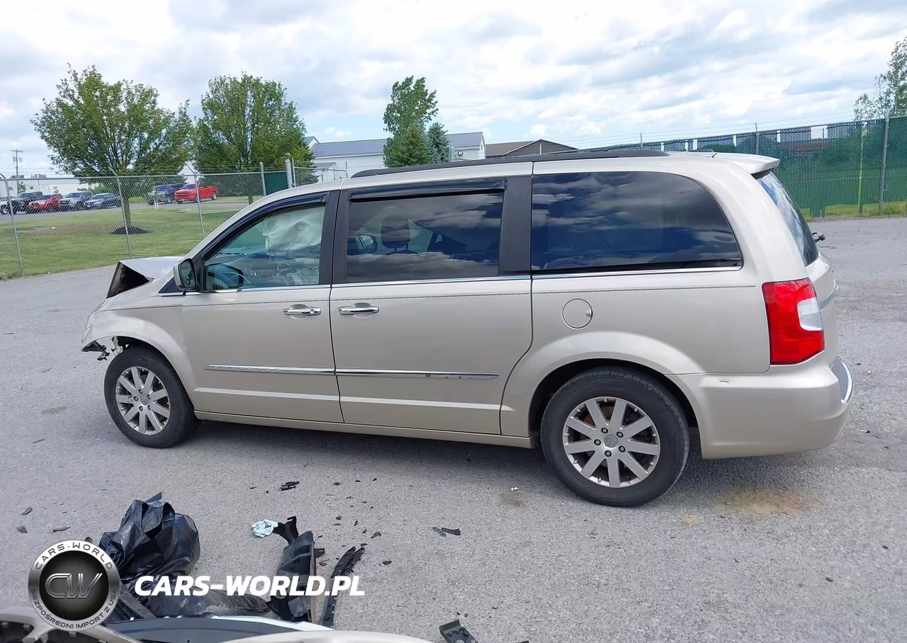 2015 Chrysler Town & Country Touring VIN:2C4RC1BG5FR520238 - 14