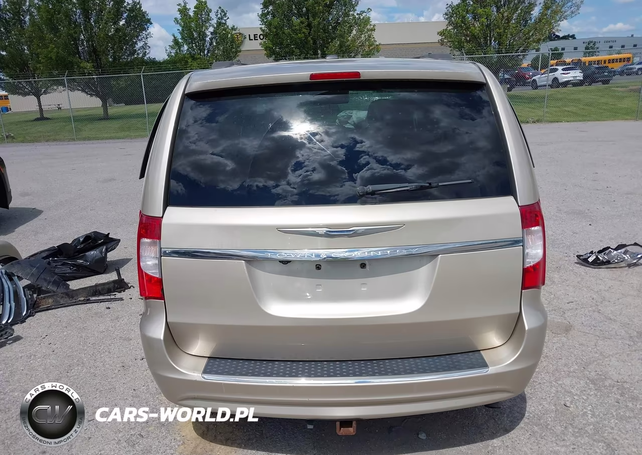 2015 Chrysler Town & Country Touring VIN:2C4RC1BG5FR520238 - 16
