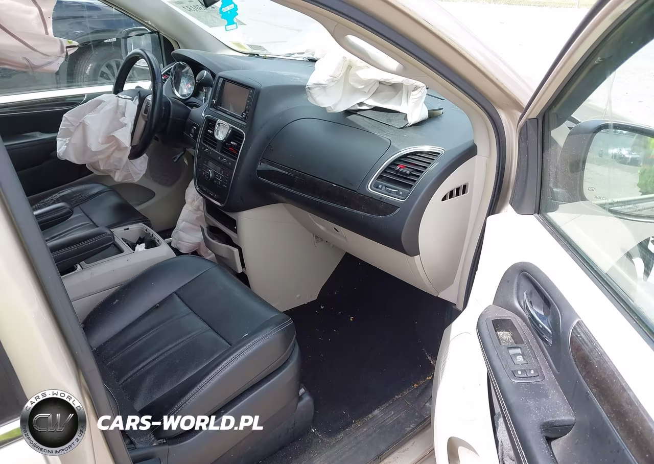 2015 Chrysler Town & Country Touring VIN:2C4RC1BG5FR520238 - 5