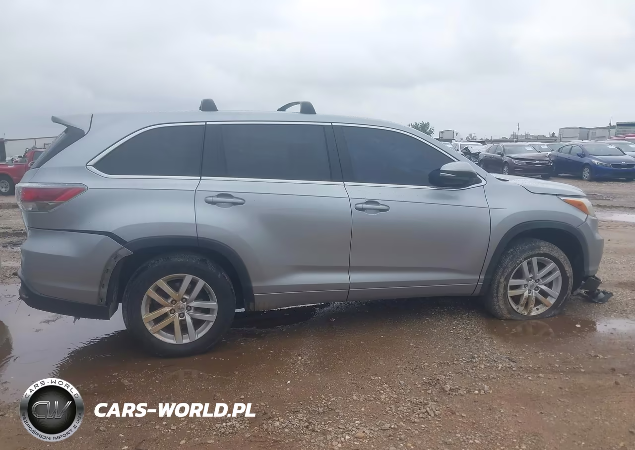 2015 Toyota Highlander Le V6 VIN:5TDZKRFH8FS116507 - 13