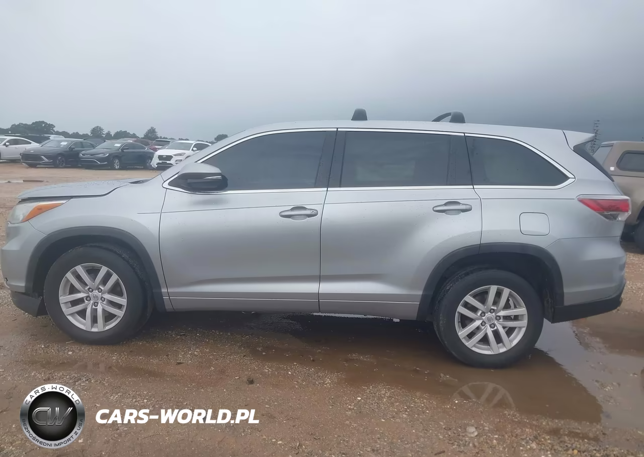 2015 Toyota Highlander Le V6 VIN:5TDZKRFH8FS116507 - 14