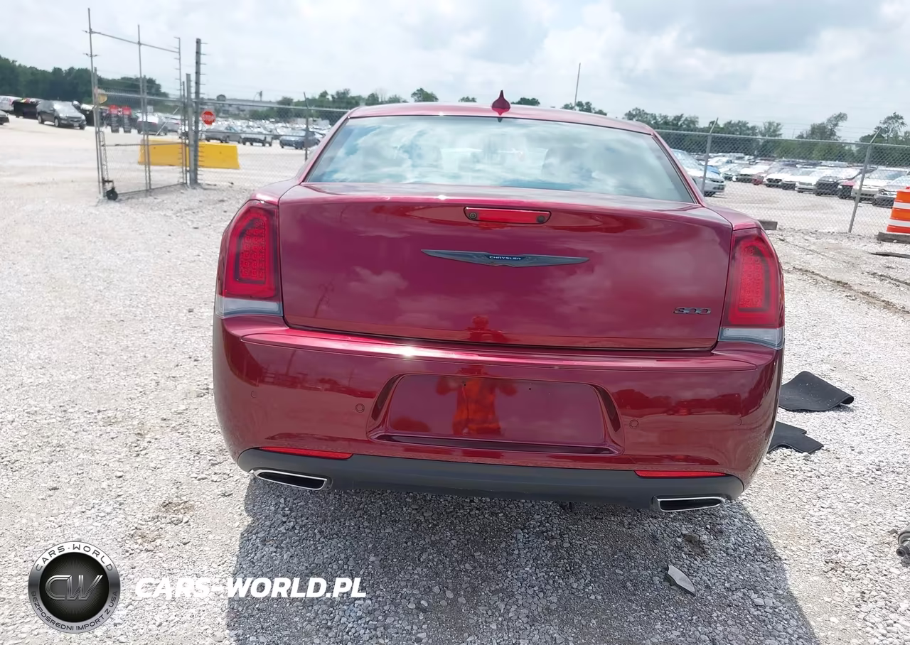 2023 Chrysler 300 Touring L VIN:2C3CCADG6PH652634 - 17