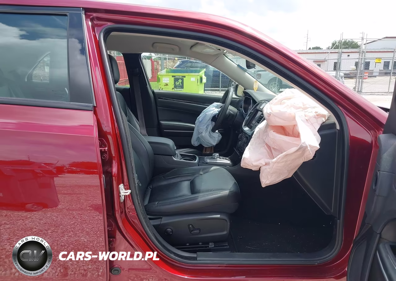 2023 Chrysler 300 Touring L VIN:2C3CCADG6PH652634 - 5