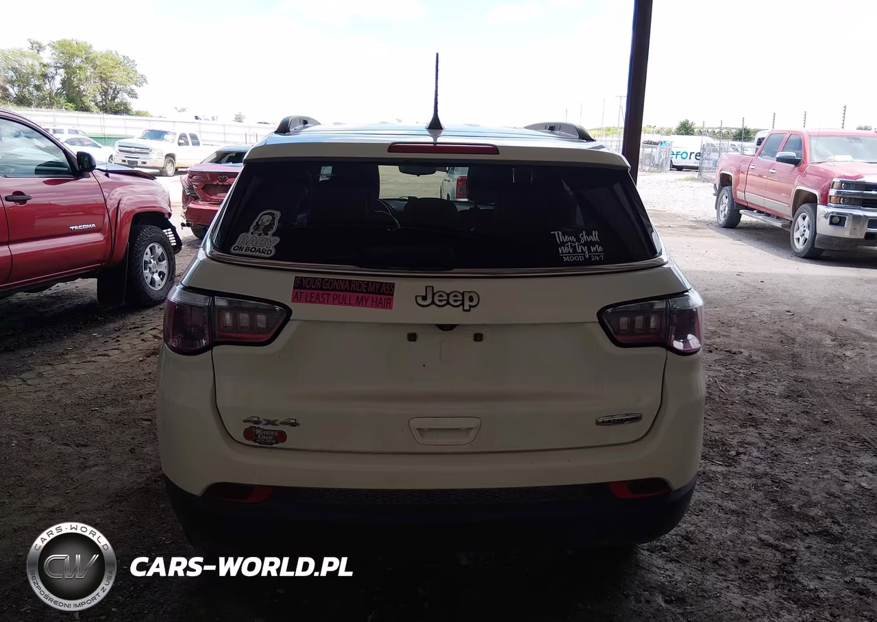 2019 Jeep Compass Latitude 4X4 VIN:3C4NJDBB9KT849140 - 17