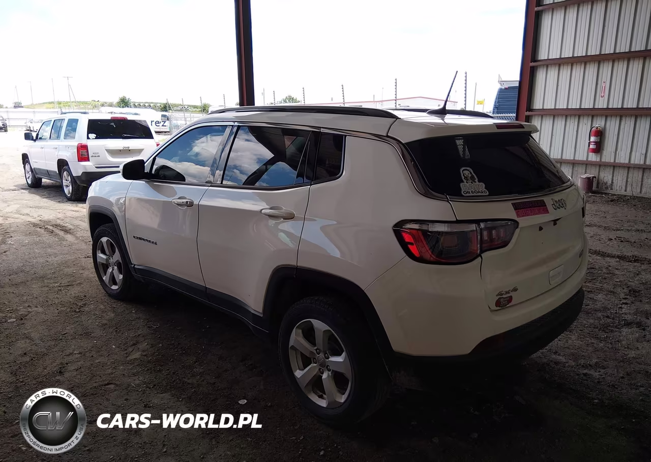 2019 Jeep Compass Latitude 4X4 VIN:3C4NJDBB9KT849140 - 3