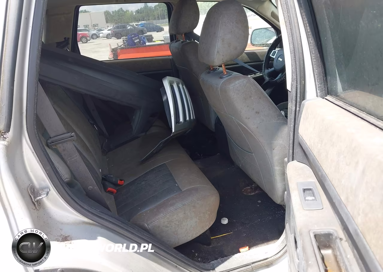 2008 Jeep Grand Cherokee Laredo VIN:1J8GS48KX8C182489 - 8