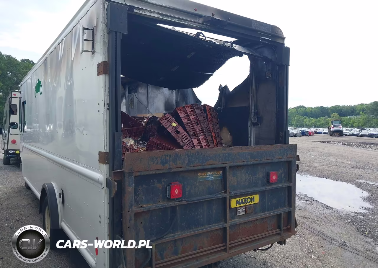 2013 Ford E-350 Stripped VIN:1FC3E3KL6DDA76988 - 3