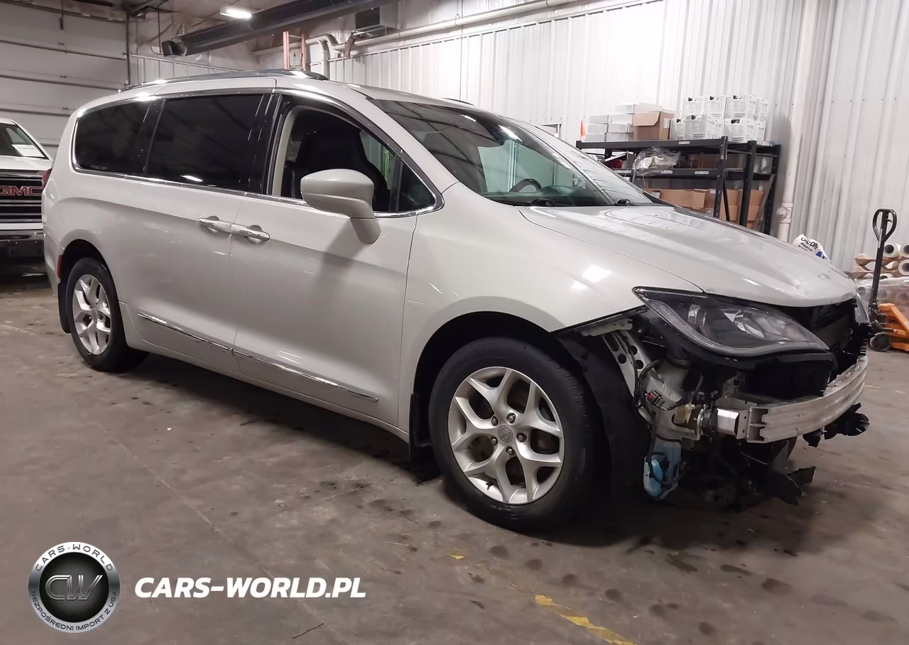 2017 Chrysler Pacifica Touring-L Plus