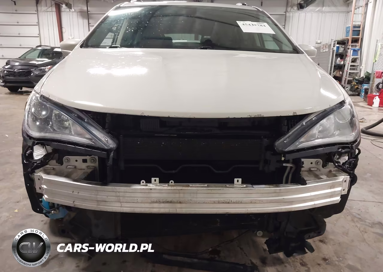 2017 Chrysler Pacifica Touring-L Plus VIN:2C4RC1EG9HR635715 - 6
