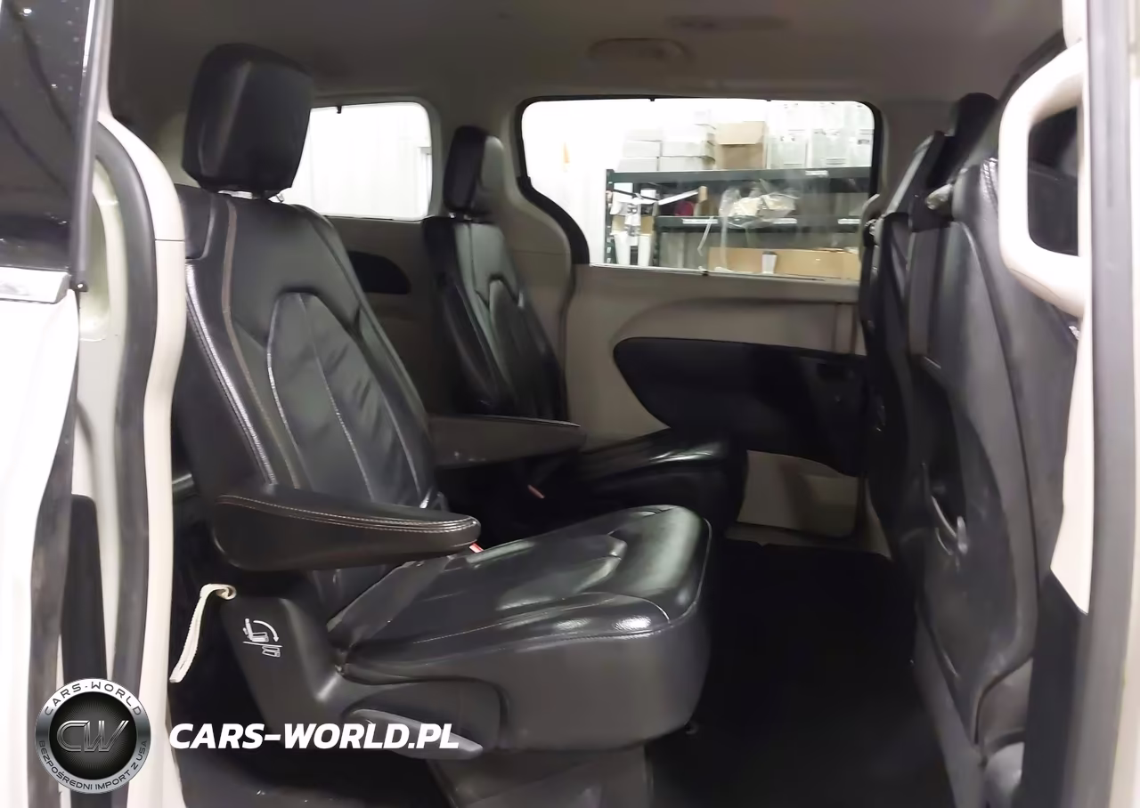 2017 Chrysler Pacifica Touring-L Plus VIN:2C4RC1EG9HR635715 - 8