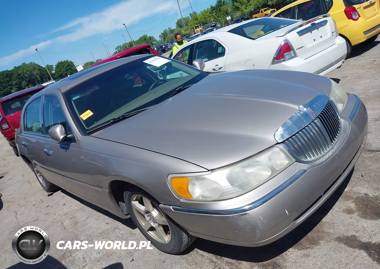 2001 Lincoln Town Car Signature
