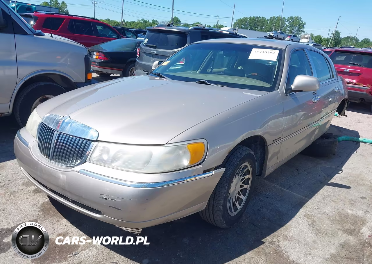 2001 Lincoln Town Car Signature VIN:1LNHM82W51Y691418 - 2
