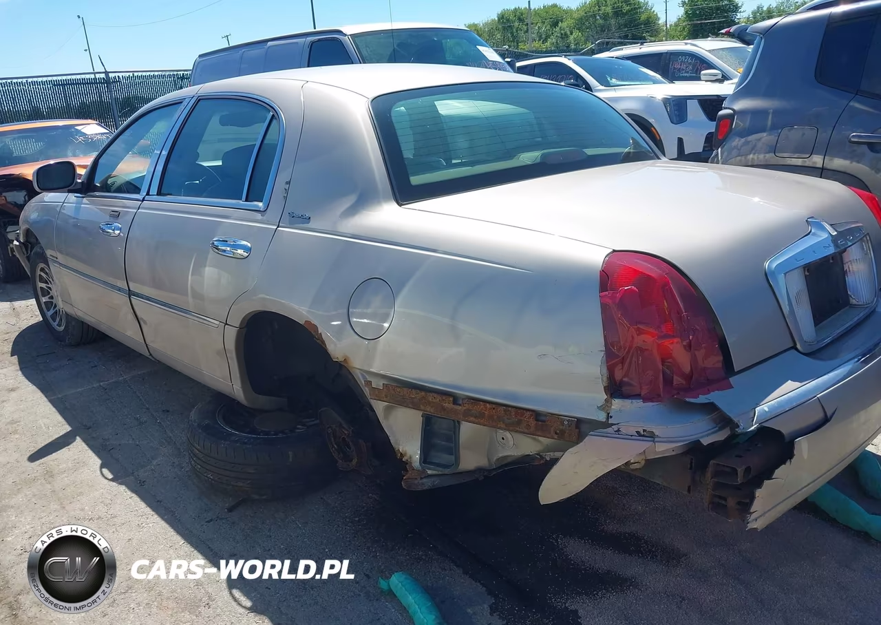 2001 Lincoln Town Car Signature VIN:1LNHM82W51Y691418 - 6