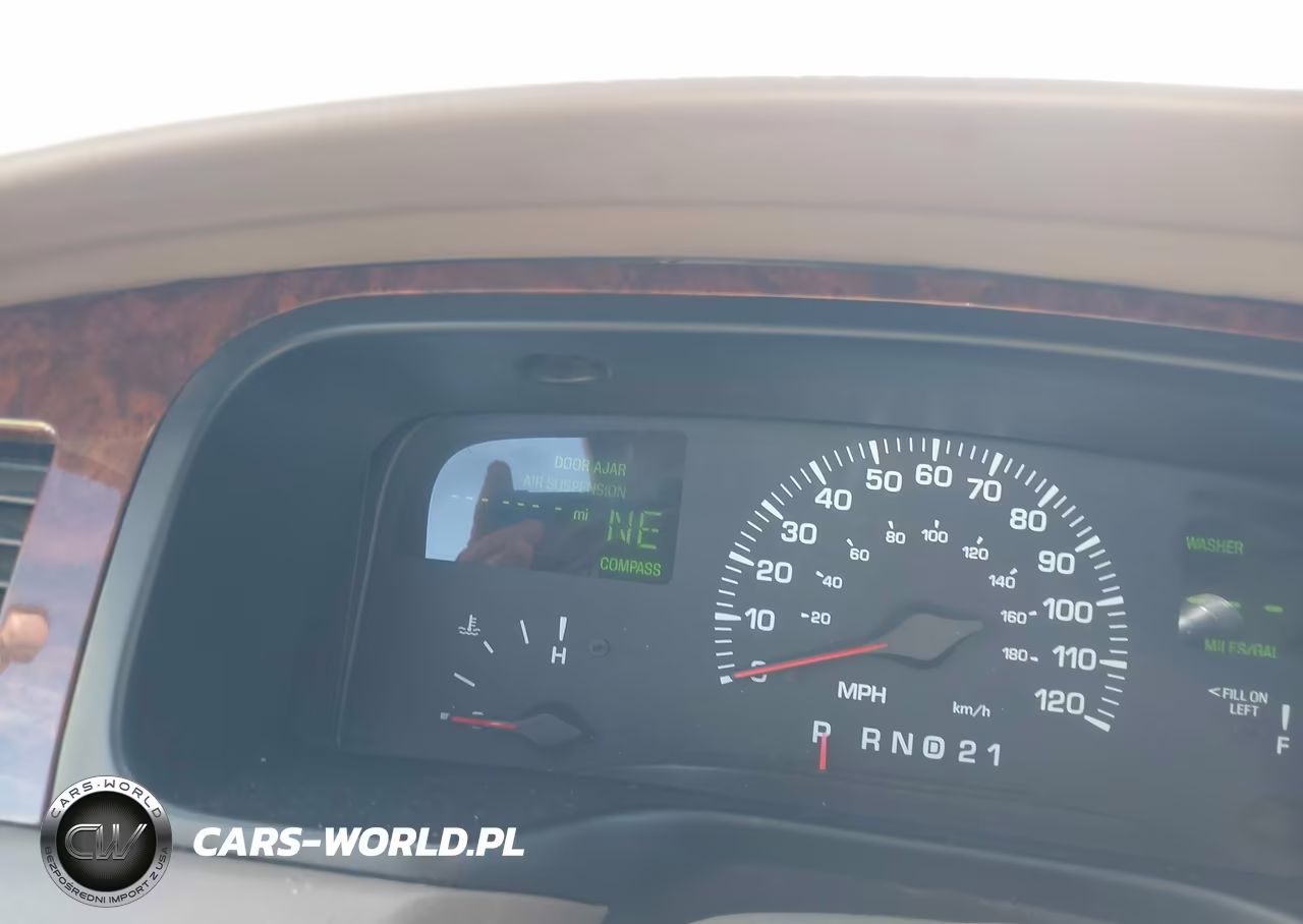 2001 Lincoln Town Car Signature VIN:1LNHM82W51Y691418 - 7