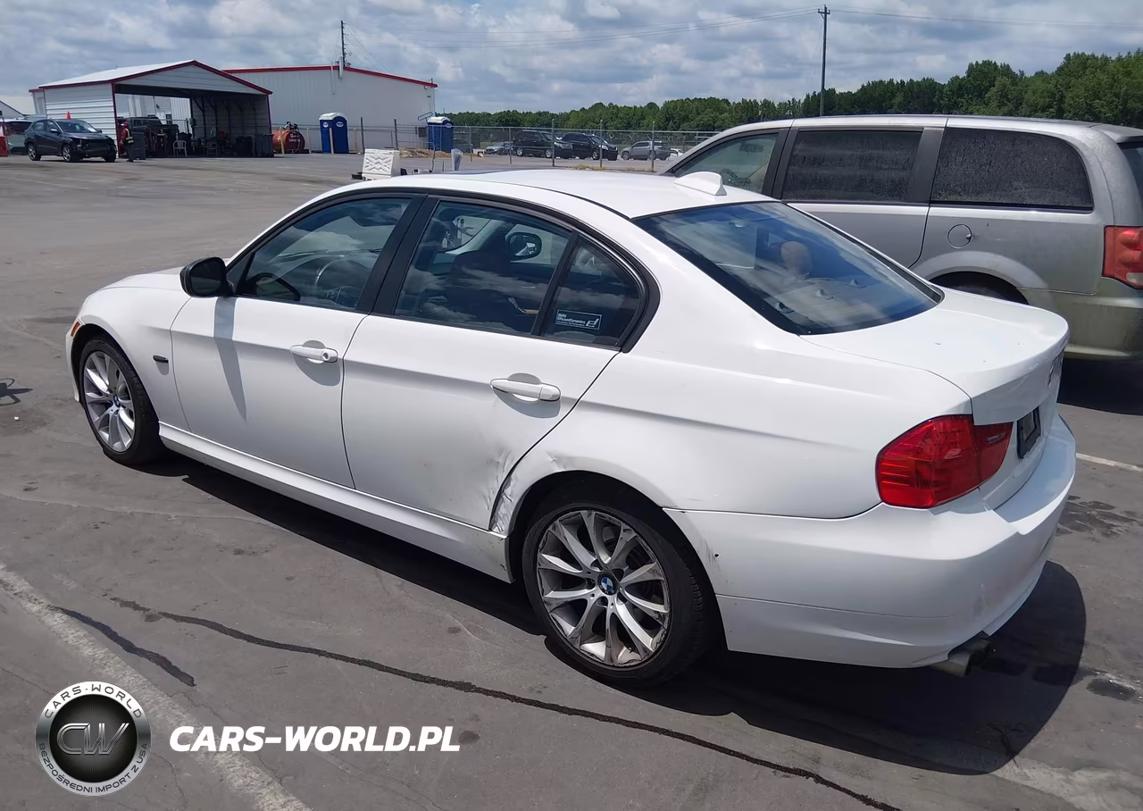 2010 BMW 328I VIN:WBAPH7G57ANM51221 - 3