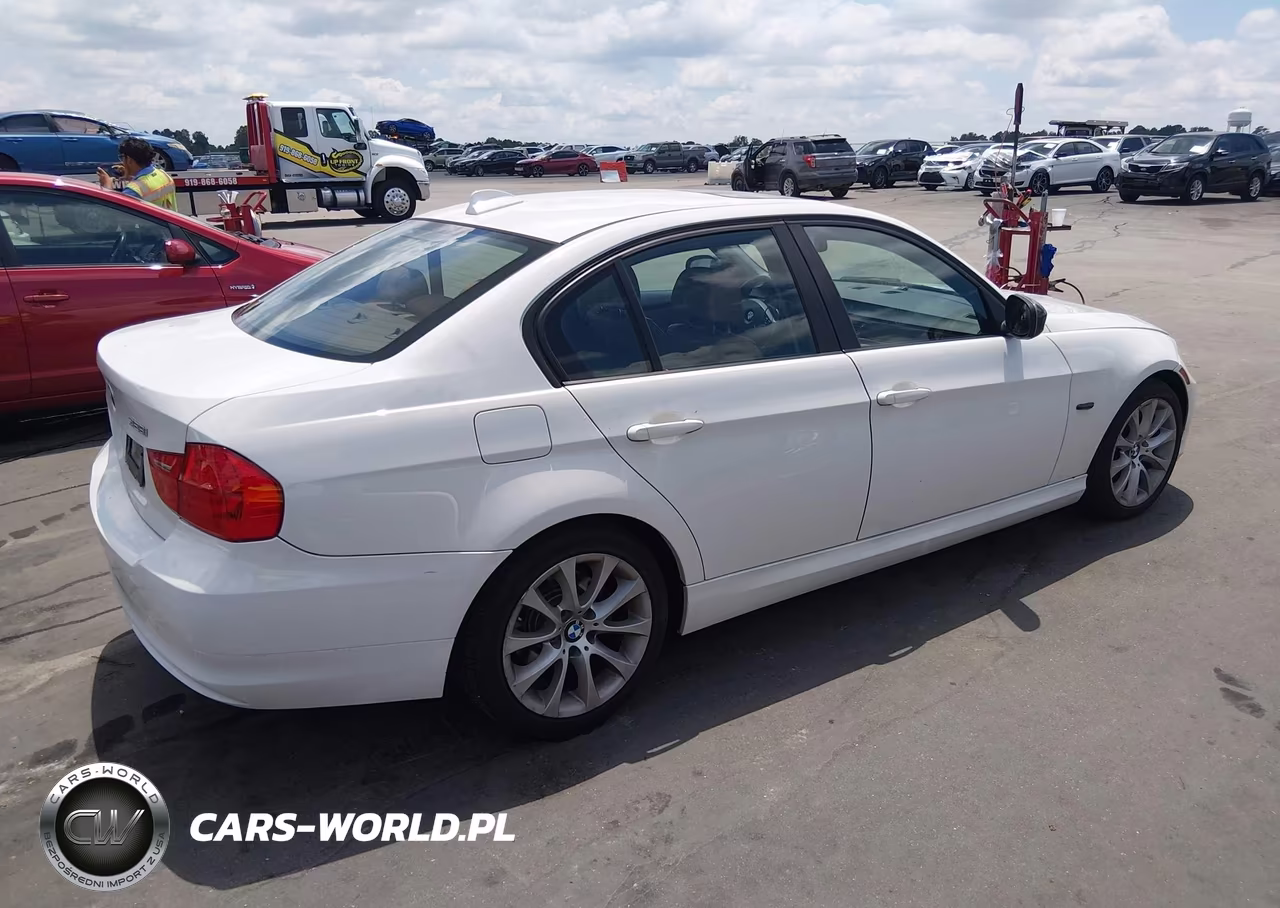 2010 BMW 328I VIN:WBAPH7G57ANM51221 - 4