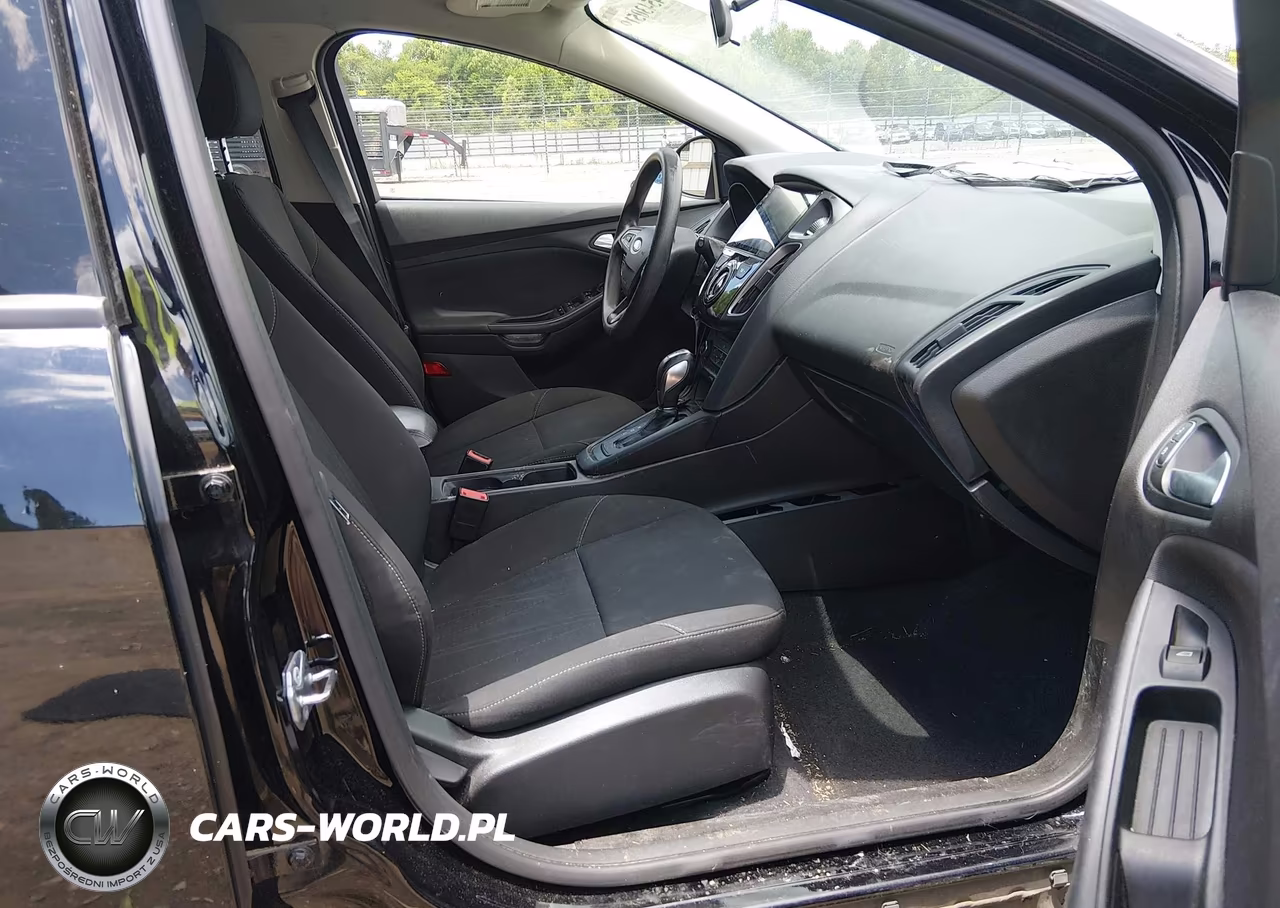 2016 Ford Focus Se VIN:1FADP3K28GL309761 - 5