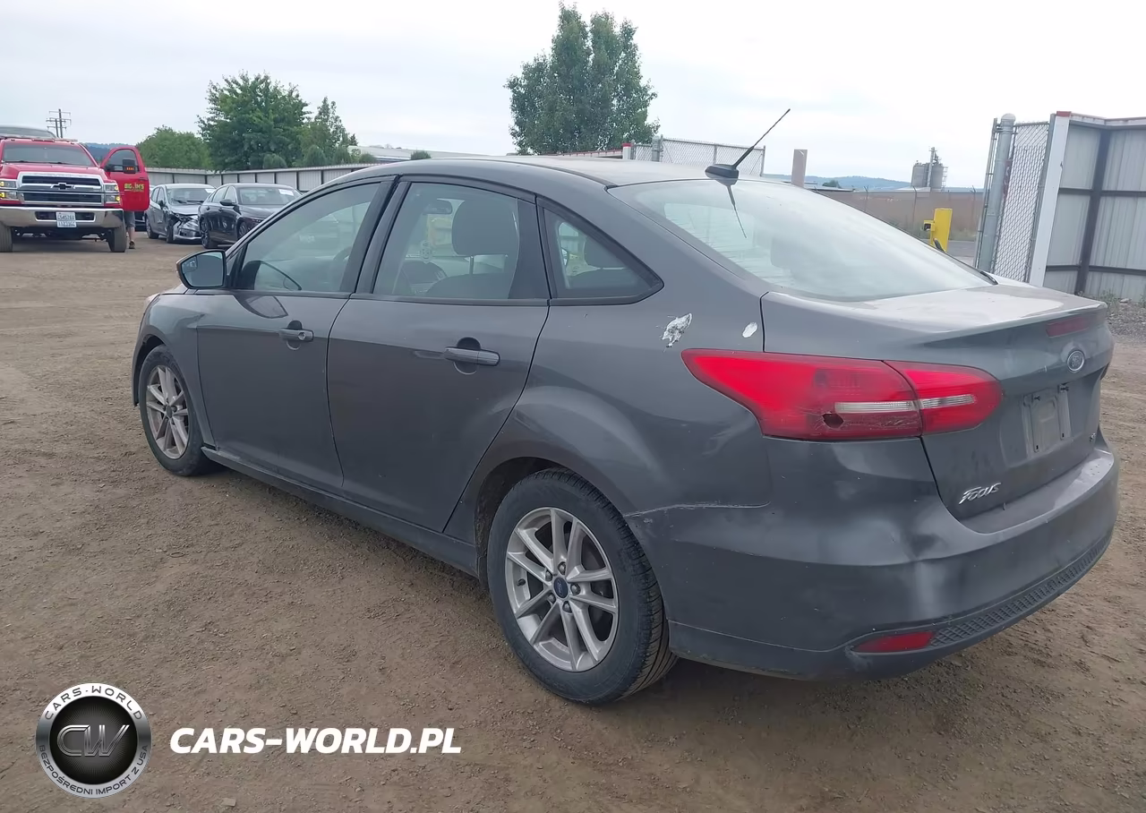 2015 Ford Focus Se VIN:1FADP3F22FL262199 - 3