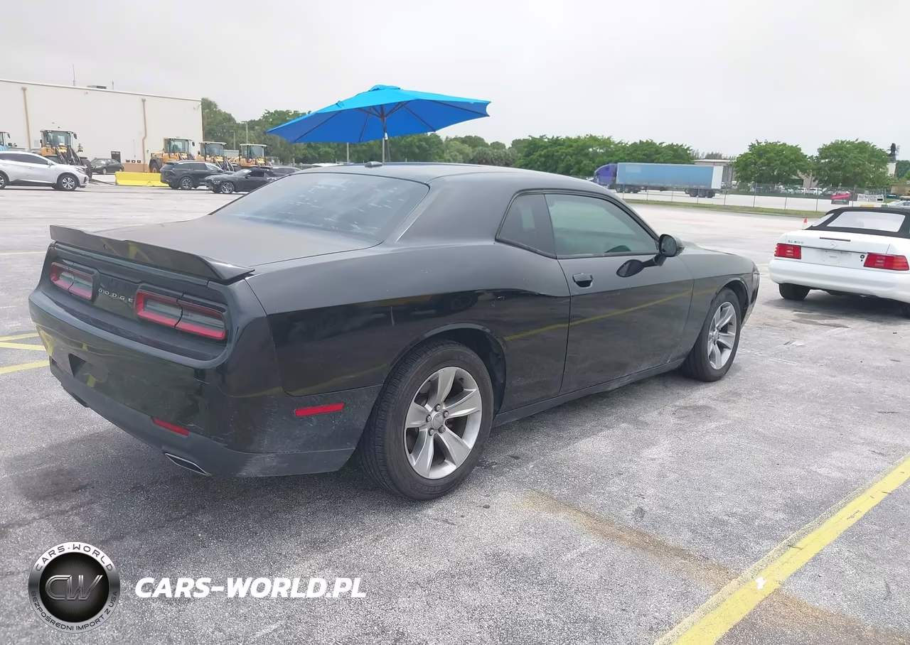 2018 Dodge Challenger Sxt VIN:2C3CDZAG3JH332906 - 4