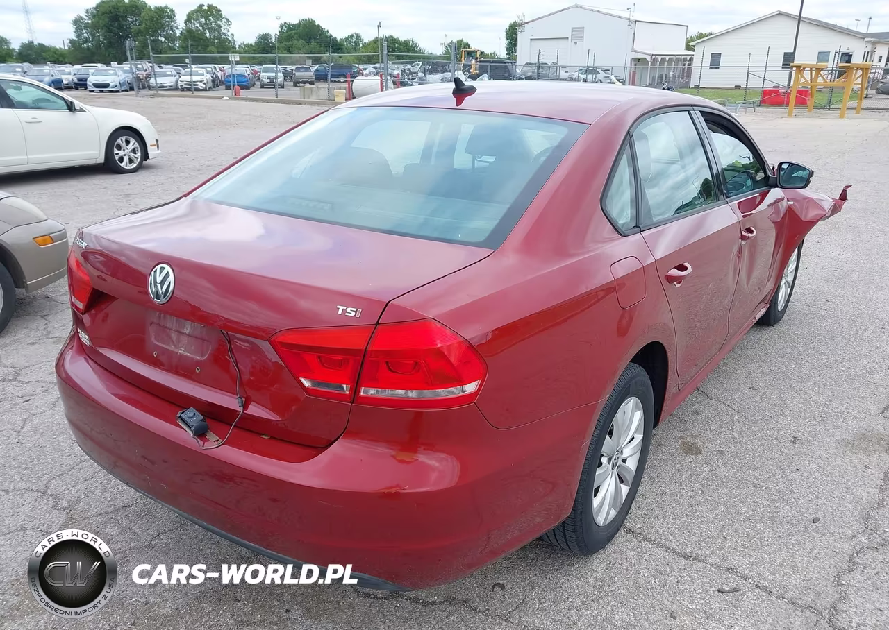 2015 Volkswagen Passat 1.8T Wolfsburg Edition VIN:1VWAT7A38FC042059 - 4