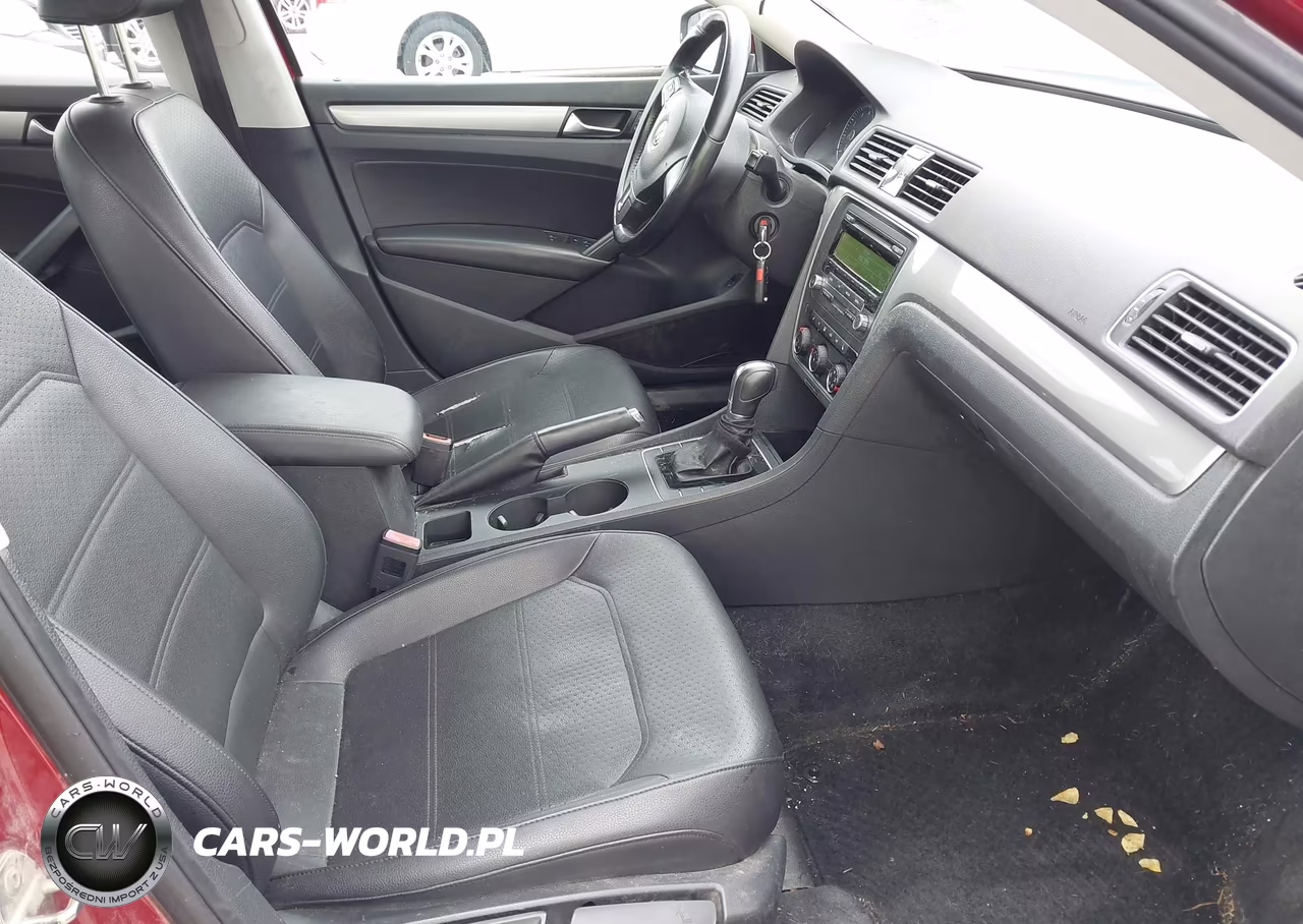2015 Volkswagen Passat 1.8T Wolfsburg Edition VIN:1VWAT7A38FC042059 - 5