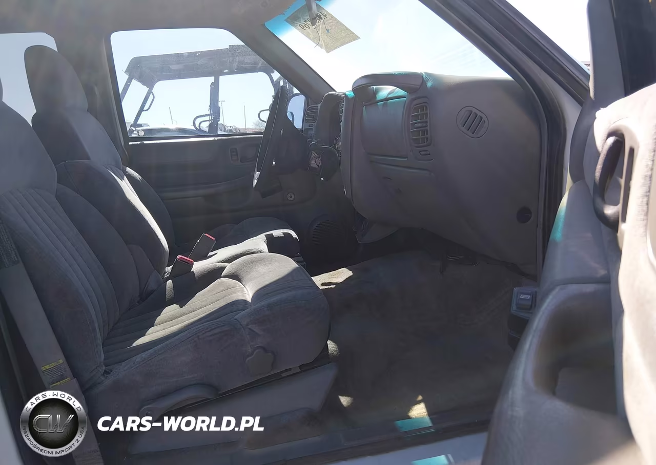 2000 Chevrolet Blazer Ls VIN:1GNCS13W1YK228870 - 5