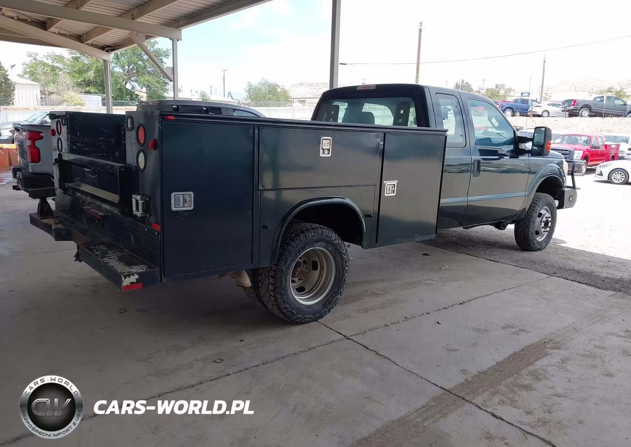 2013 Ford F-350 Chassis Lariat-Xl-Xlt VIN:1FD8X3H60DEB79847 - 4