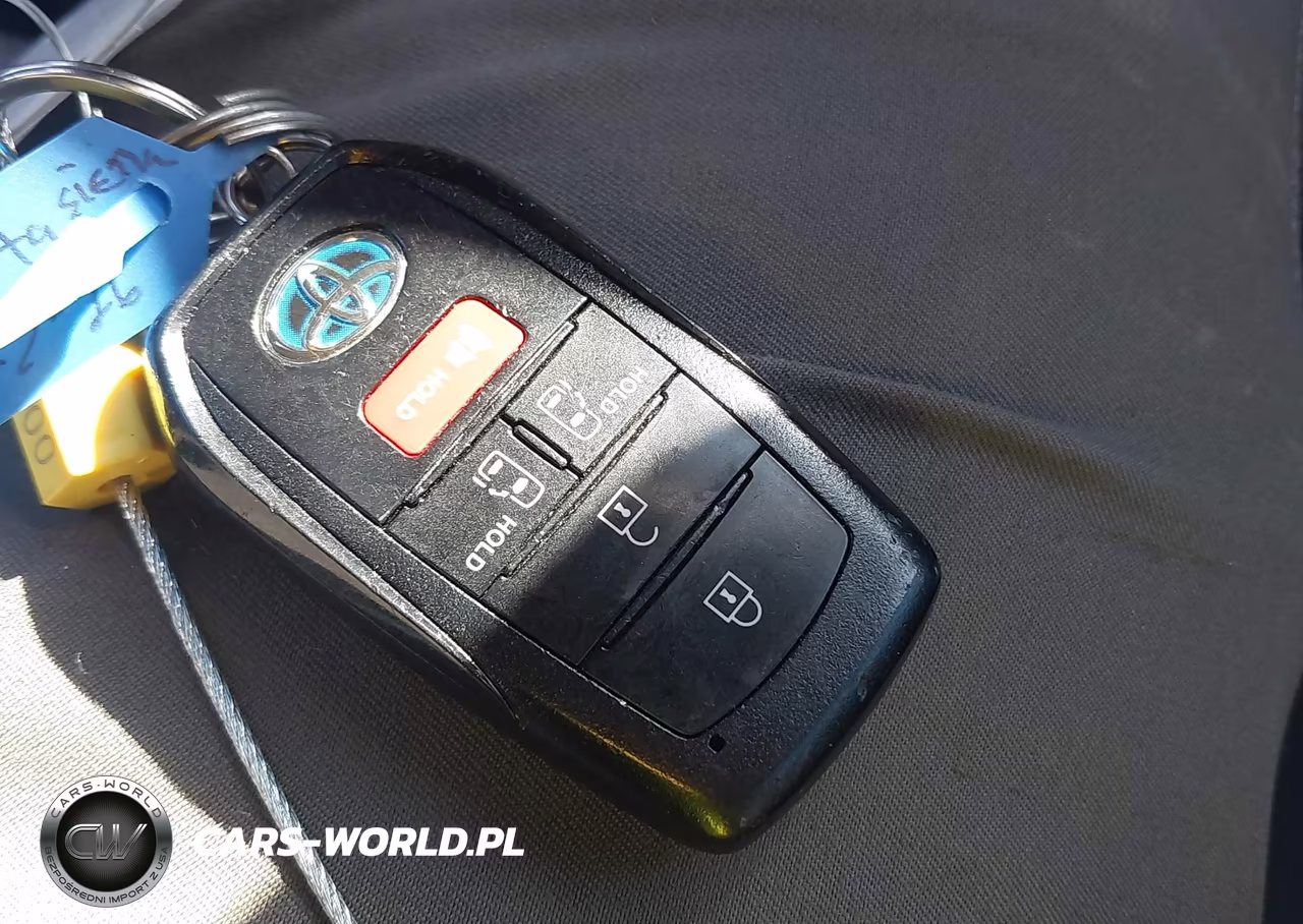 2021 Toyota Sienna Le VIN:5TDKRKEC2MS033291 - 11