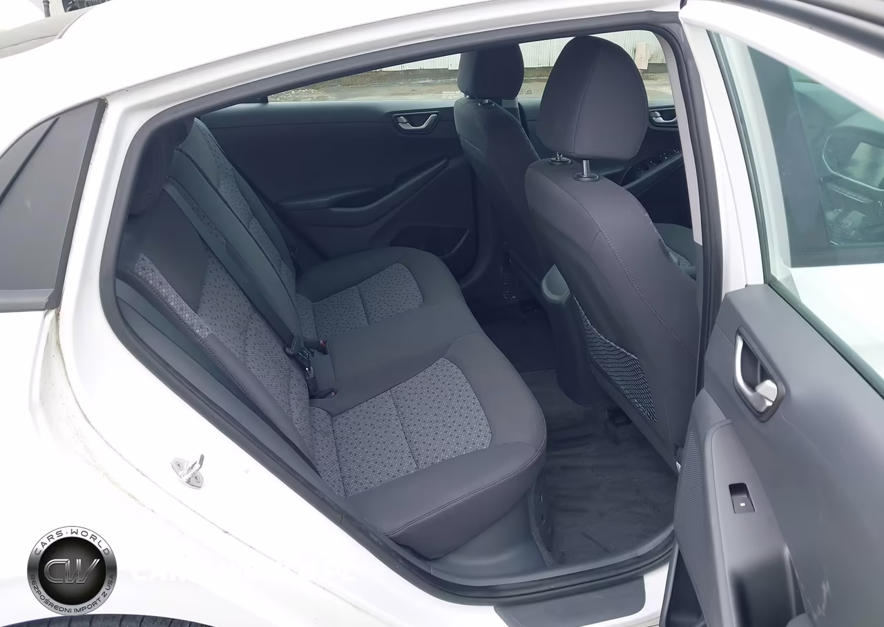 2019 Hyundai Ioniq Hybrid Blue VIN:KMHC65LC3KU106710 - 8