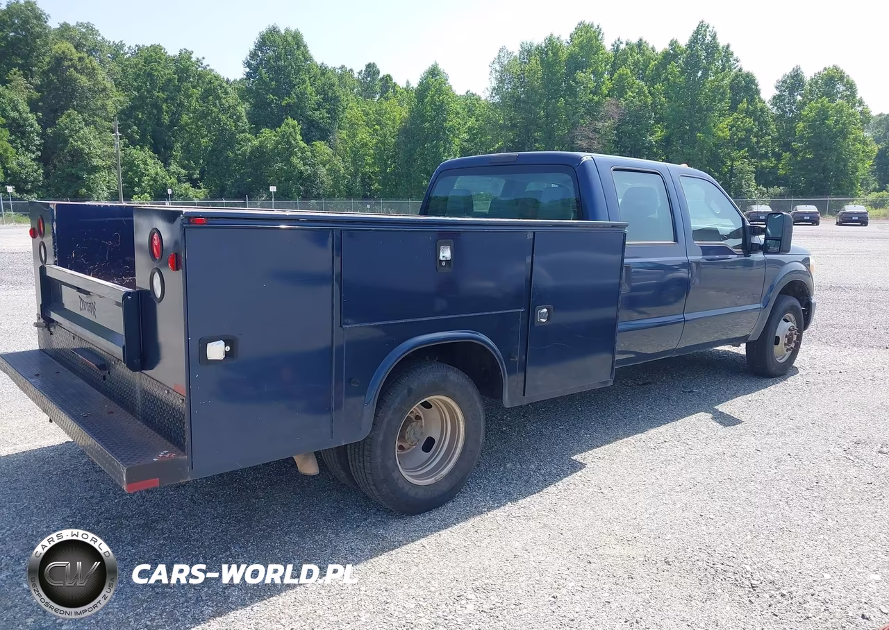 2015 Ford F-350 Chassis Lariat-Xl-Xlt VIN:1FD8W3G60FEA84065 - 4