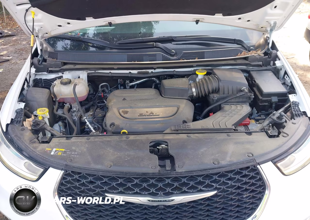 2024 Chrysler Pacifica Touring VIN:2C4RC1FG3RR130057 - 10
