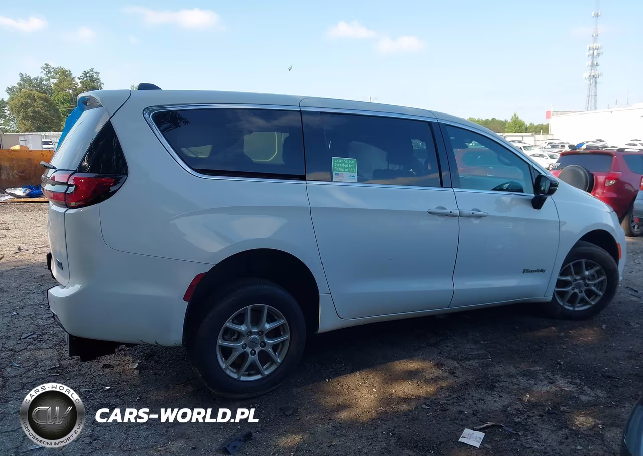 2024 Chrysler Pacifica Touring VIN:2C4RC1FG3RR130057 - 13