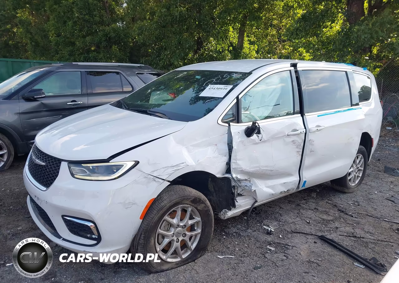 2024 Chrysler Pacifica Touring VIN:2C4RC1FG3RR130057 - 14