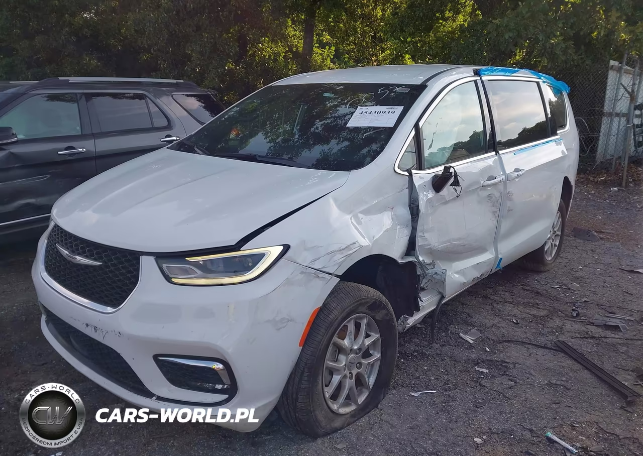 2024 Chrysler Pacifica Touring VIN:2C4RC1FG3RR130057 - 2