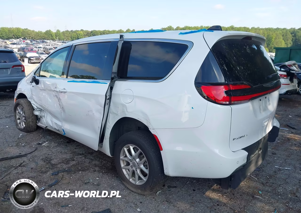 2024 Chrysler Pacifica Touring VIN:2C4RC1FG3RR130057 - 3