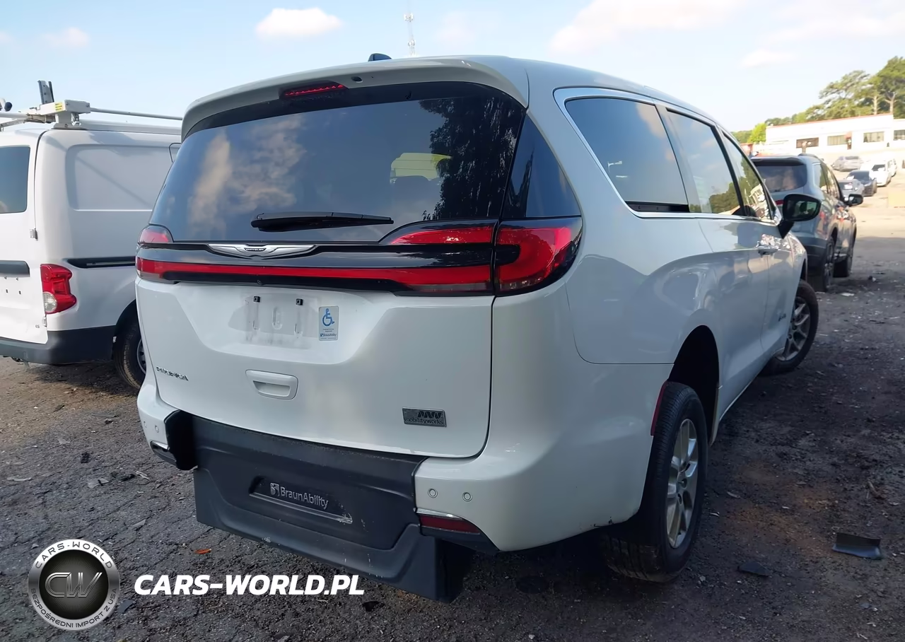 2024 Chrysler Pacifica Touring VIN:2C4RC1FG3RR130057 - 4