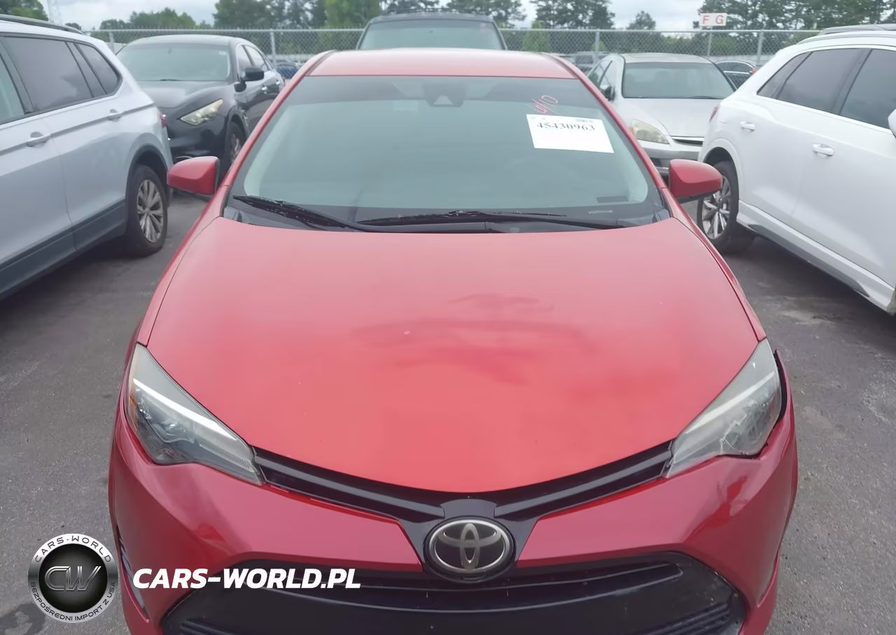 2018 Toyota Corolla Le VIN:5YFBURHE6JP826215 - 11