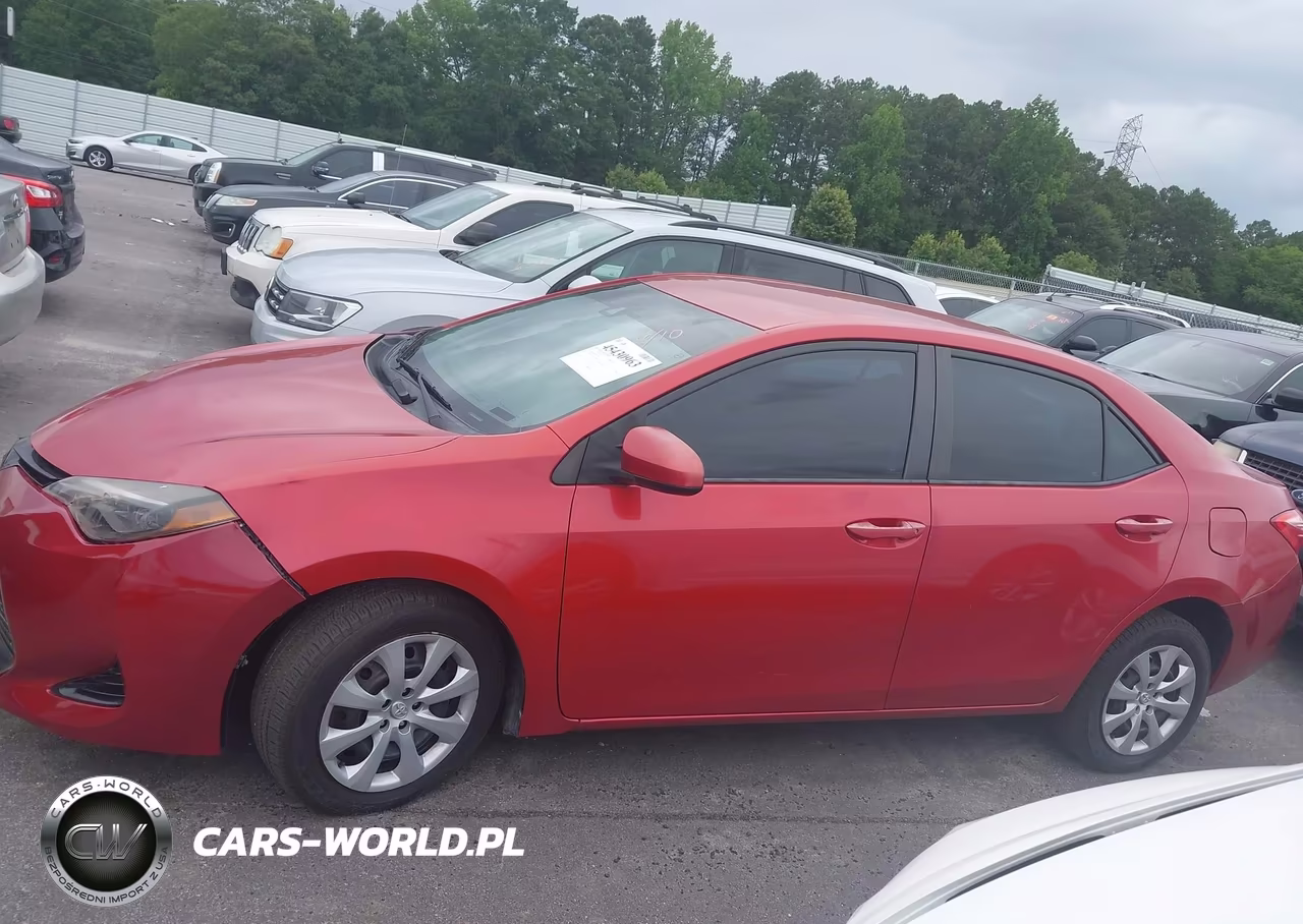 2018 Toyota Corolla Le VIN:5YFBURHE6JP826215 - 13
