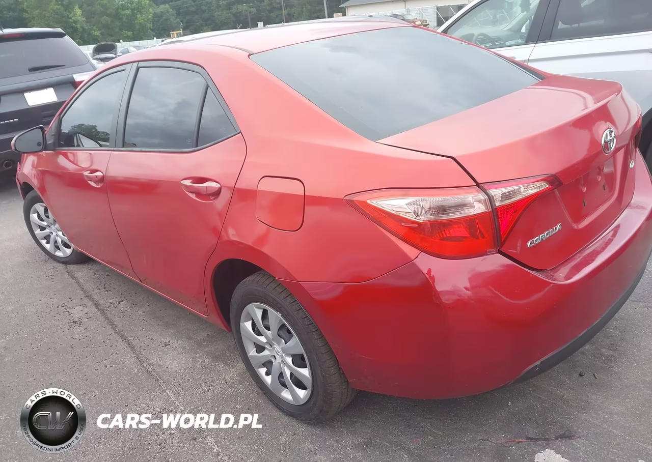 2018 Toyota Corolla Le VIN:5YFBURHE6JP826215 - 3