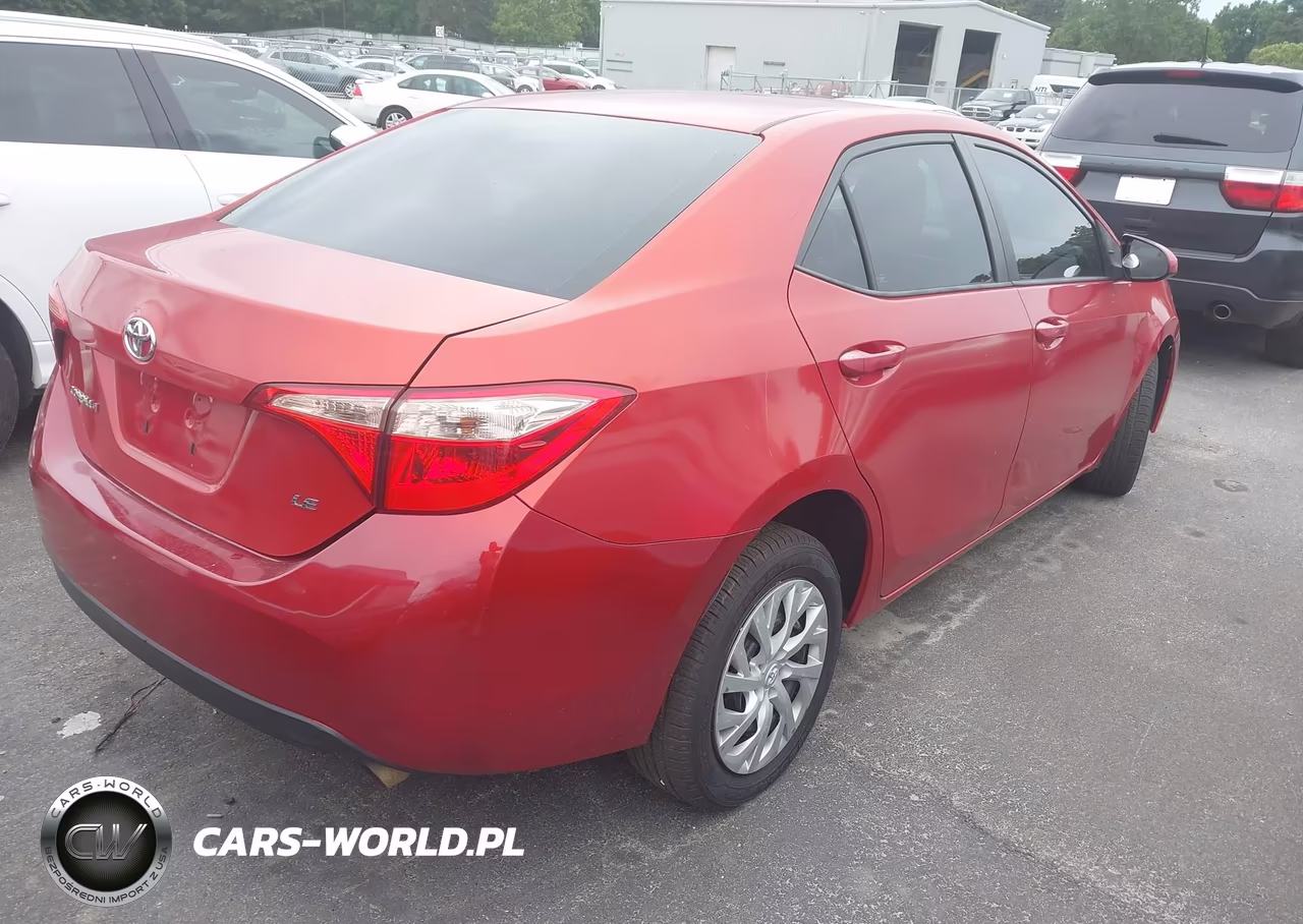 2018 Toyota Corolla Le VIN:5YFBURHE6JP826215 - 4