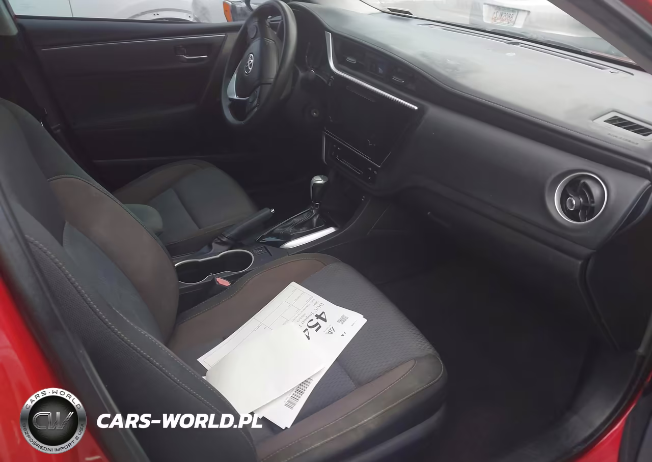 2018 Toyota Corolla Le VIN:5YFBURHE6JP826215 - 5