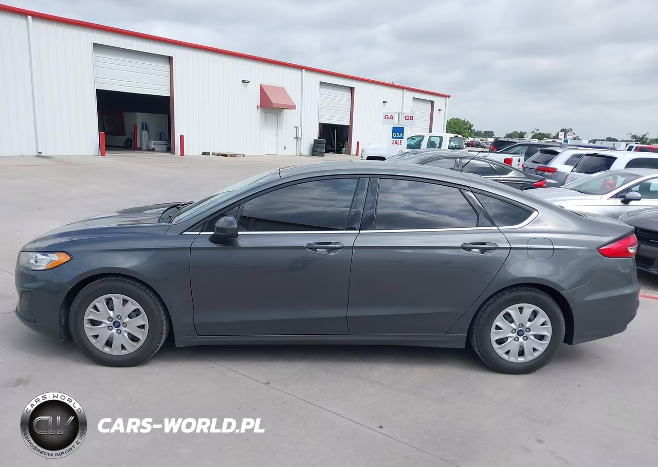 2019 Ford Fusion S VIN:3FA6P0G72KR274009 - 14