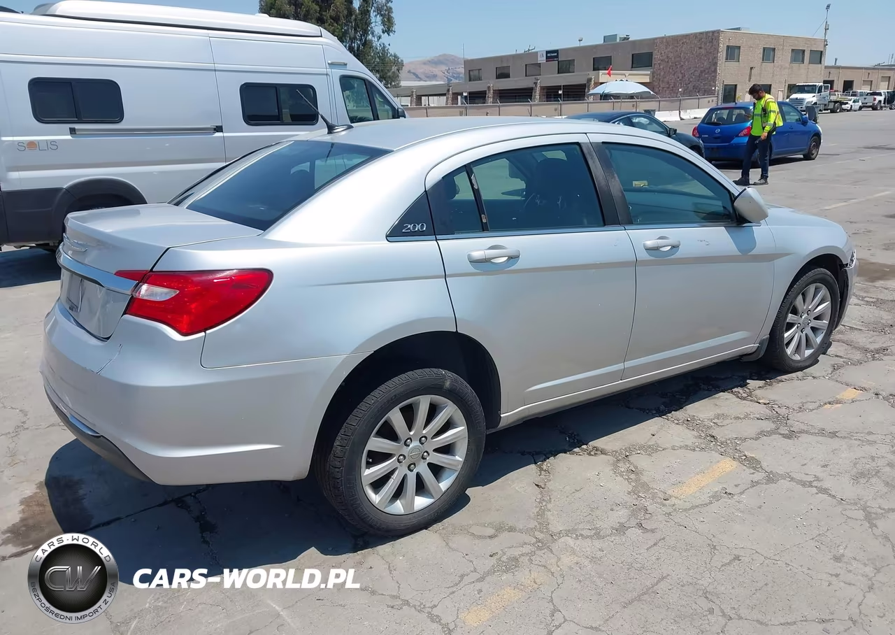 2012 Chrysler 200 Touring VIN:1C3CCBBB9CN120132 - 4