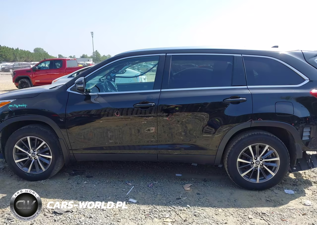 2019 Toyota Highlander Xle VIN:5TDJZRFH2KS575387 - 15