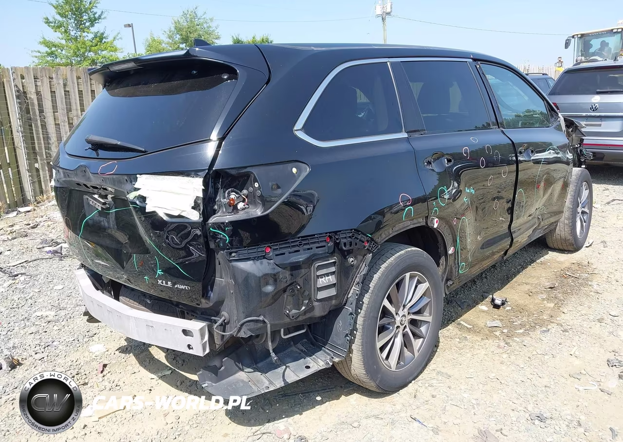 2019 Toyota Highlander Xle VIN:5TDJZRFH2KS575387 - 4