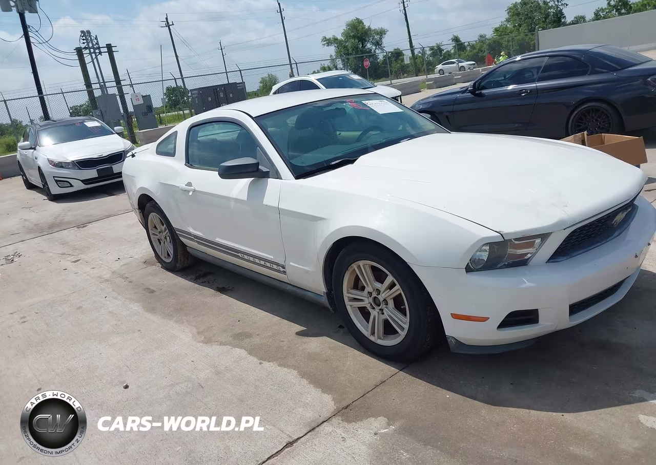 2010 Ford Mustang V6-V6 Premium – zdjęcie 1 z 11