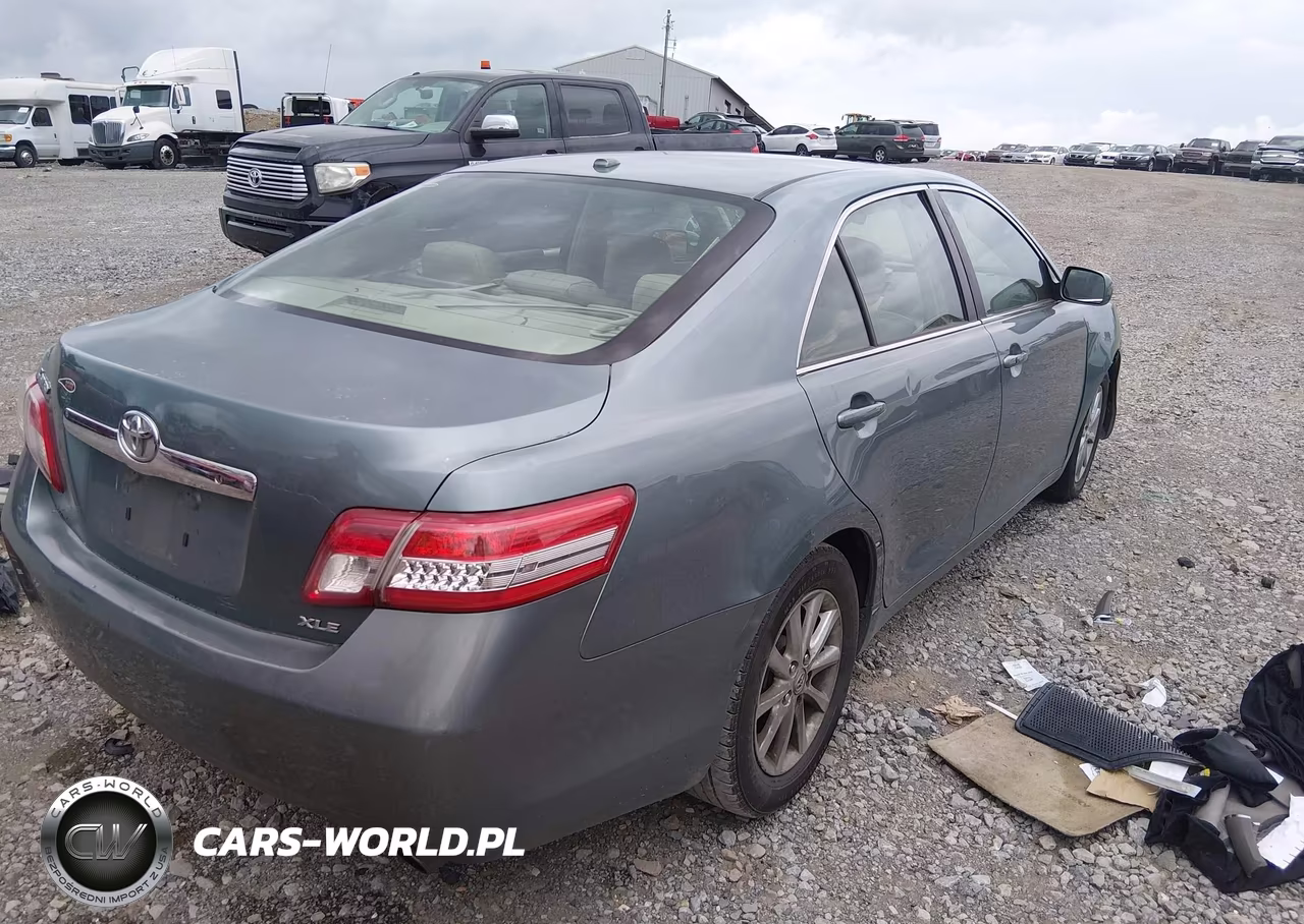 2010 Toyota Camry Xle VIN:4T1BF3EKXAU562870 - 4